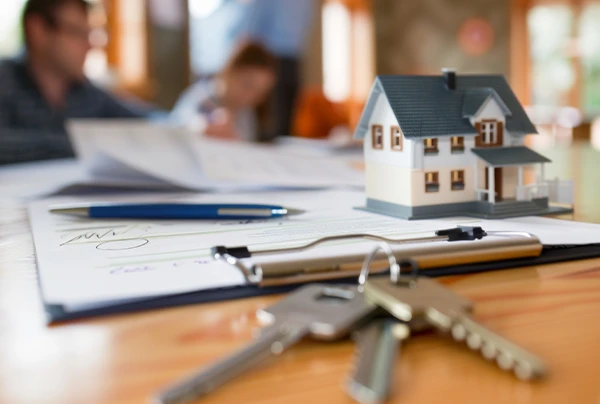 Verkauf einer Immobilie – mit diesen Kosten müssen Käufer und Verkäufer rechnen